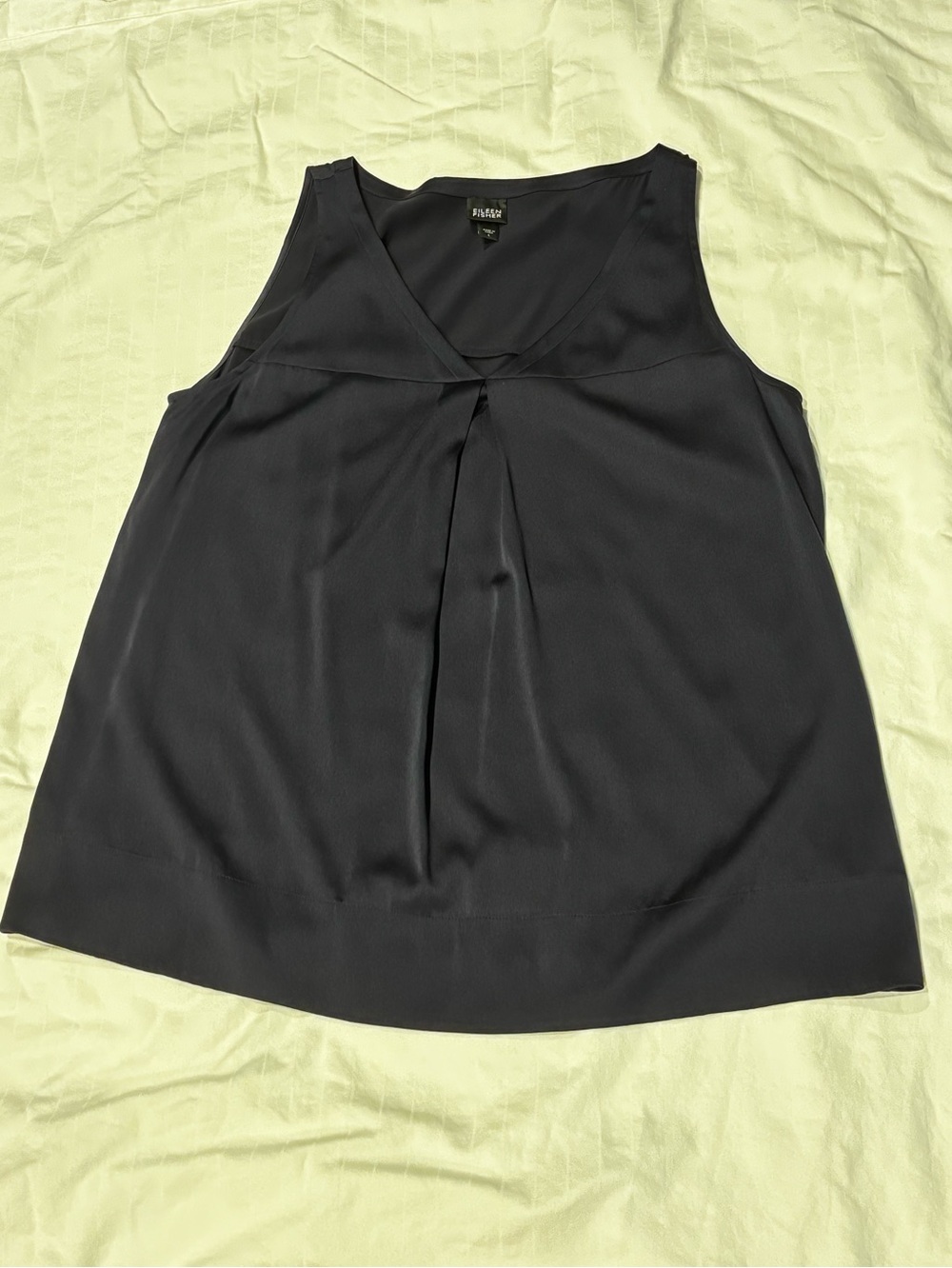 Eileen Fisher dark navy blue silk Sleeveless V-Neck Pleat-Front Cami top large